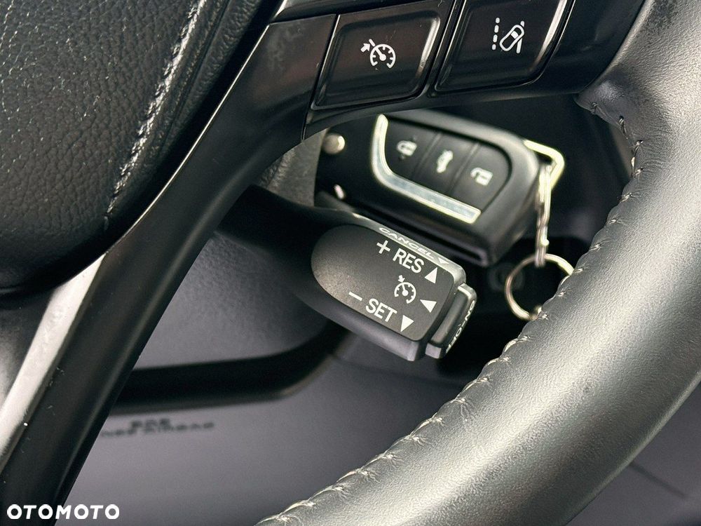 Toyota Avensis 1.8 Premium - 23