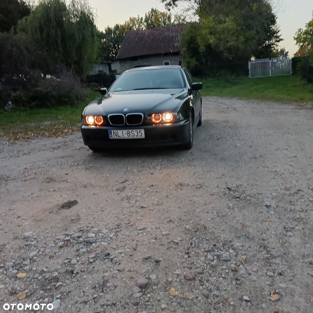 BMW Seria 5 2002 photo 2