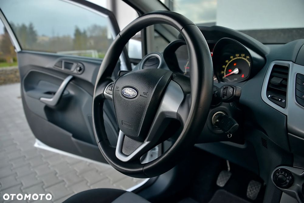 Ford Fiesta 1.25 Ambiente - 36