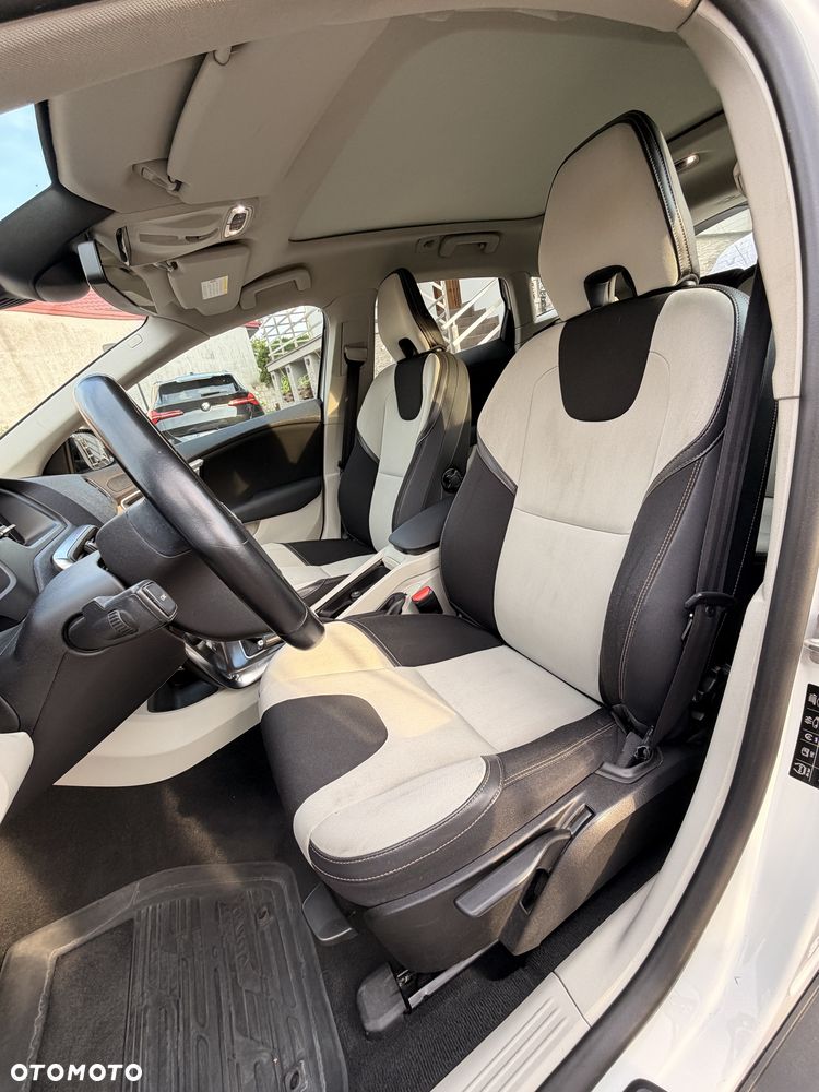 Volvo V40 Cross Country - 7