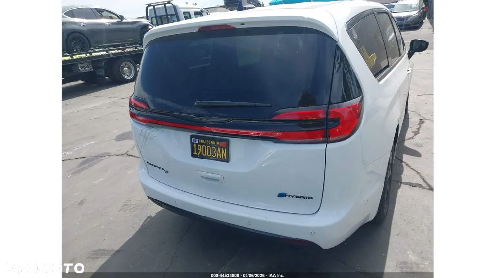 Chrysler Pacifica - 8