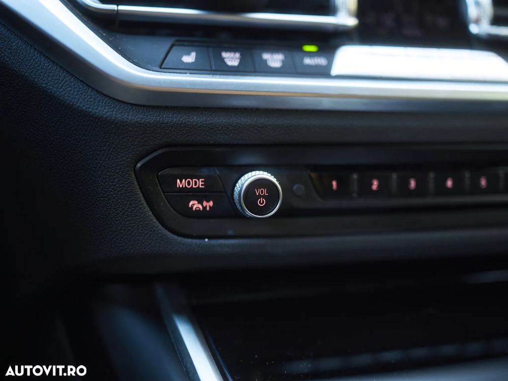BMW Seria 3 320i xDrive AT - 28