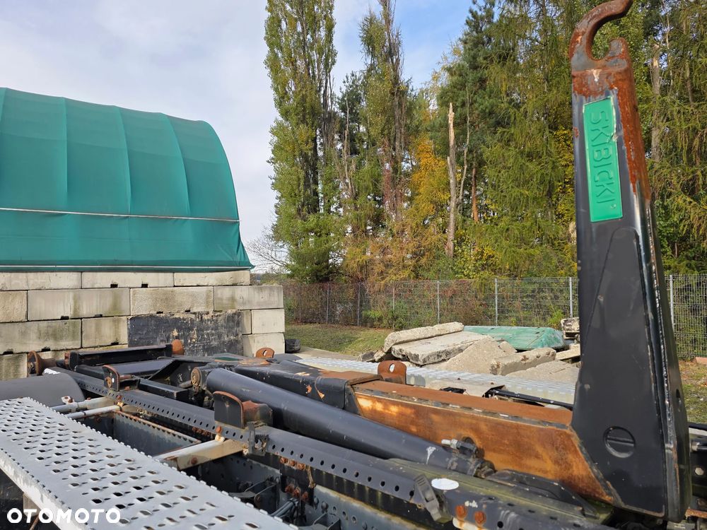 Mercedes-Benz 1828 - 3