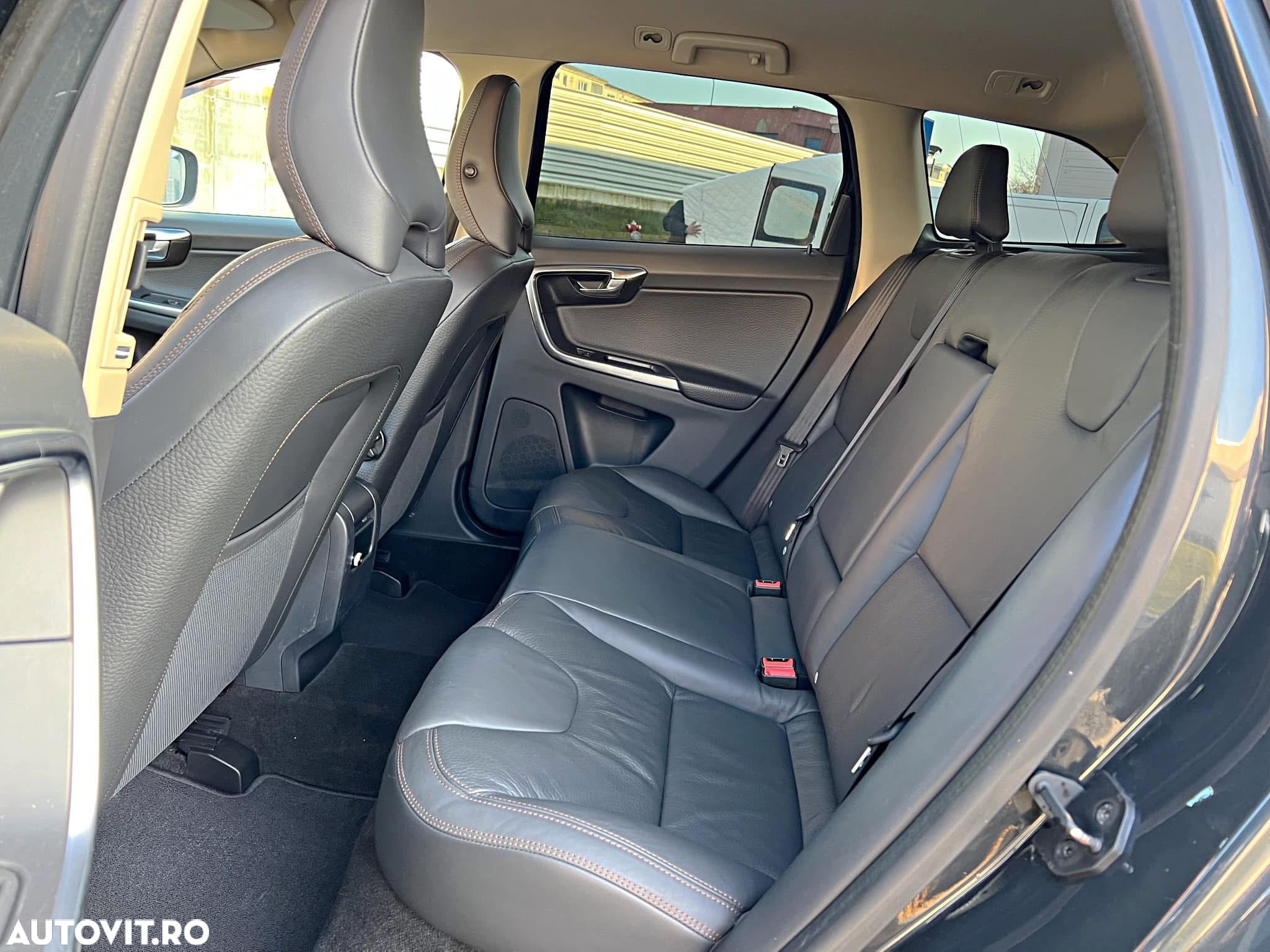 Volvo XC 60 2.4D AWD Aut. Momentum - 12