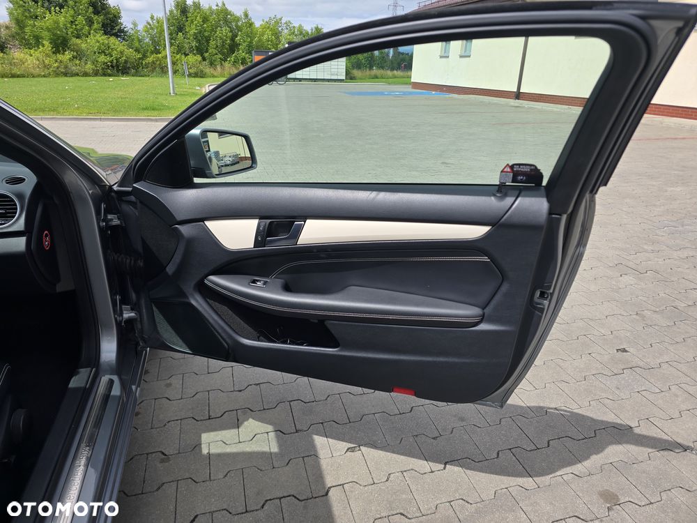 Mercedes-Benz Klasa C 250 CGI BlueEff - 15