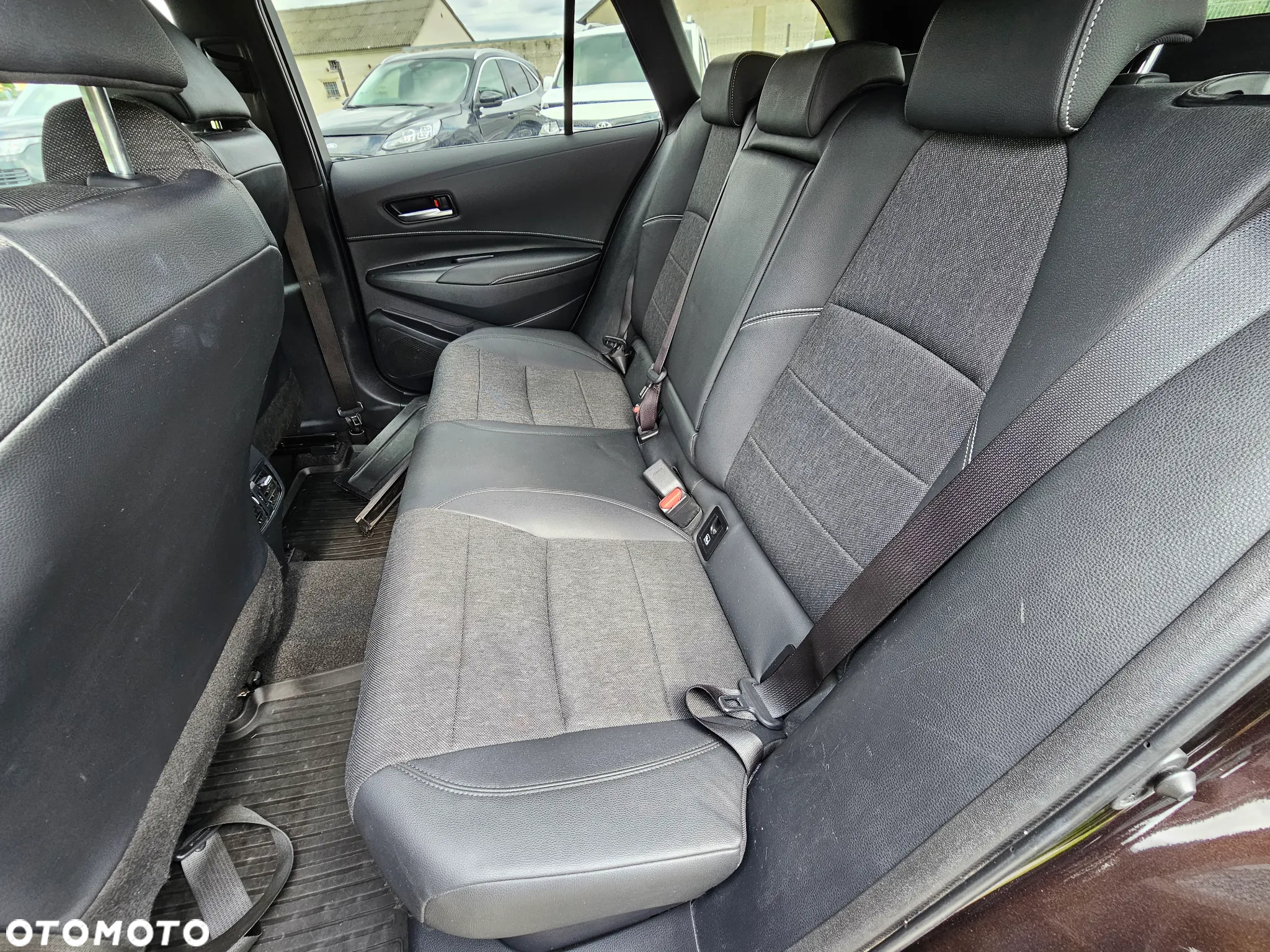Toyota Corolla 1.8 Hybrid Style - 11