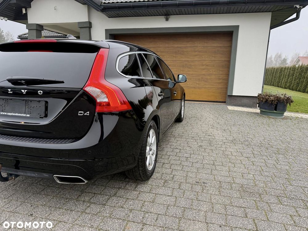 Volvo V60 D4 Momentum - 12