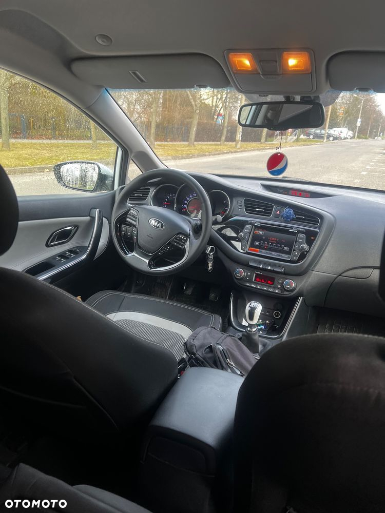 Kia Ceed 1.6 CRDi 128 ISG SW Platinum Edition - 12