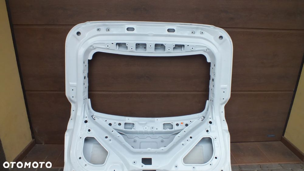 Klapa tylna Omoda 5 - 10