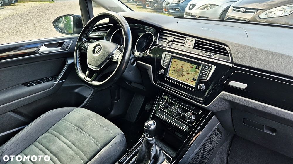 Volkswagen Touran - 36