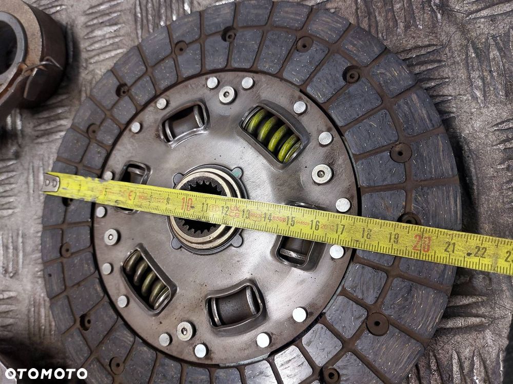 SPRZĘGŁO TARCZA + DOCISK + ŁOŻYSKO OPOROWE TOYOTA YARIS I 1.4 D4D - 8