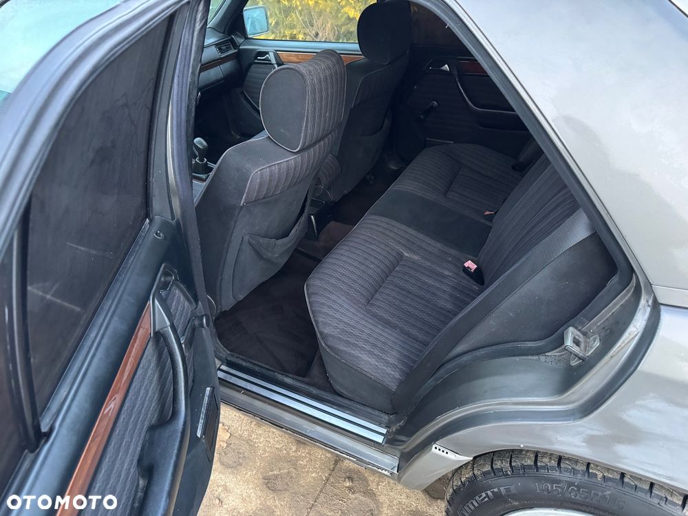 Mercedes-Benz W124 (1984-1993) - 16