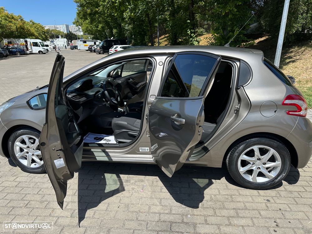 Peugeot 208 1.4 HDi Allure - 14