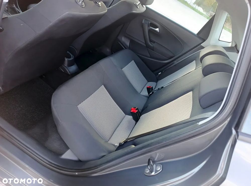 Volkswagen Polo 1.4 16V Comfortline - 26