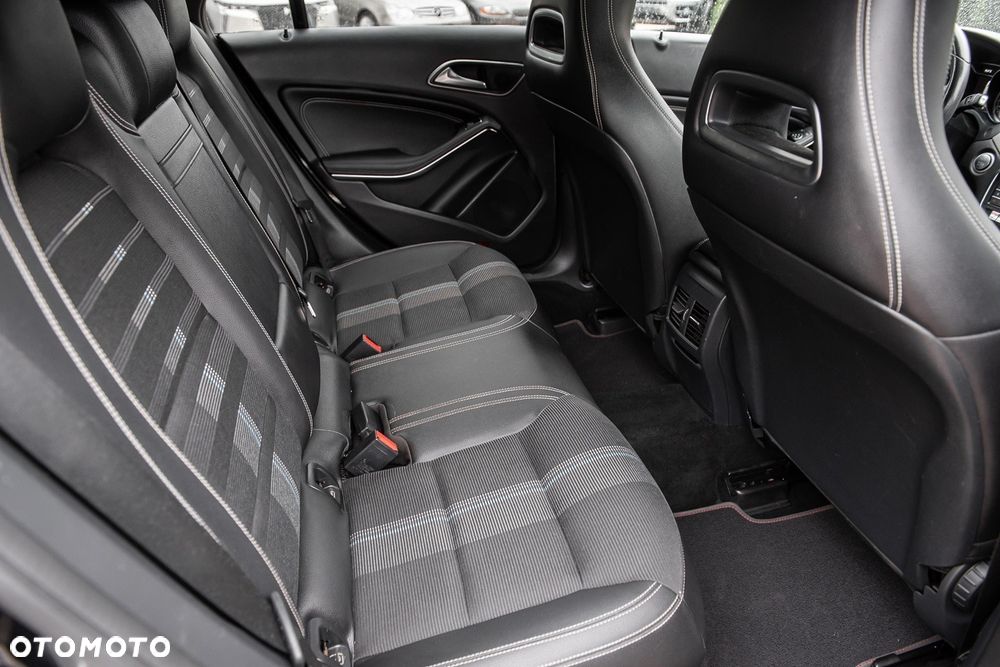 Mercedes-Benz CLA 250 7G-DCT - 31
