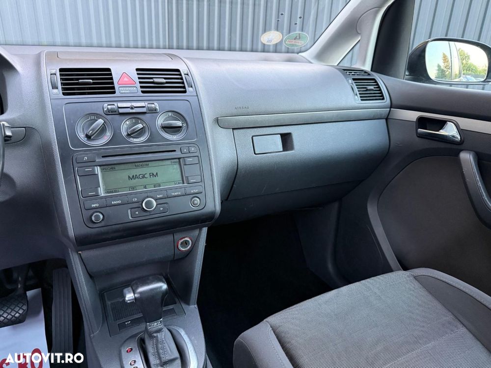 Volkswagen Touran - 12