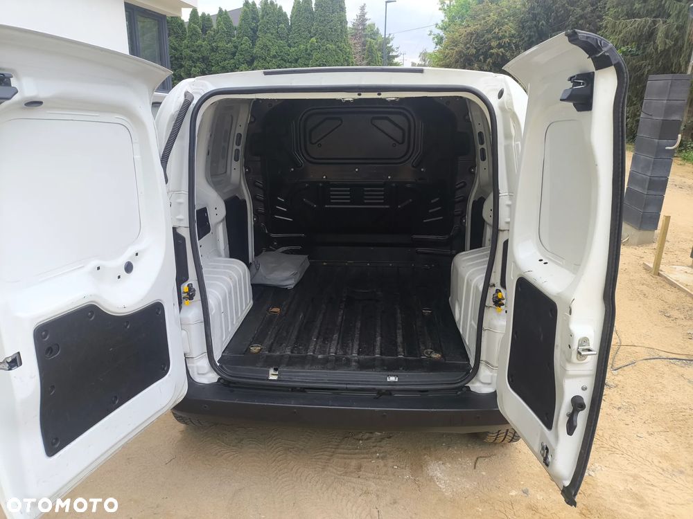 Fiat Fiorino Kombi Base - 5