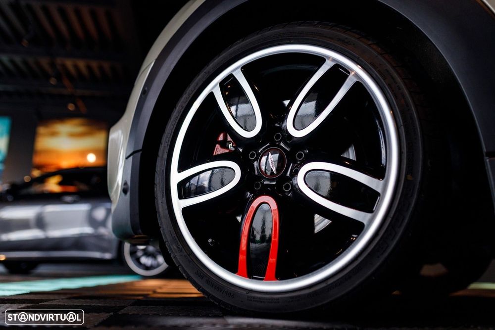 MINI 5 Portas Cooper S Aut. JCW - 5
