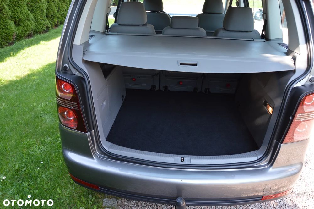 Volkswagen Touran - 38