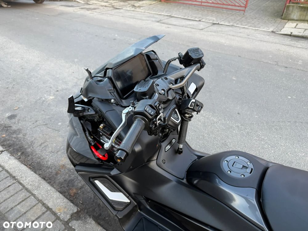 Yamaha Tmax - 10