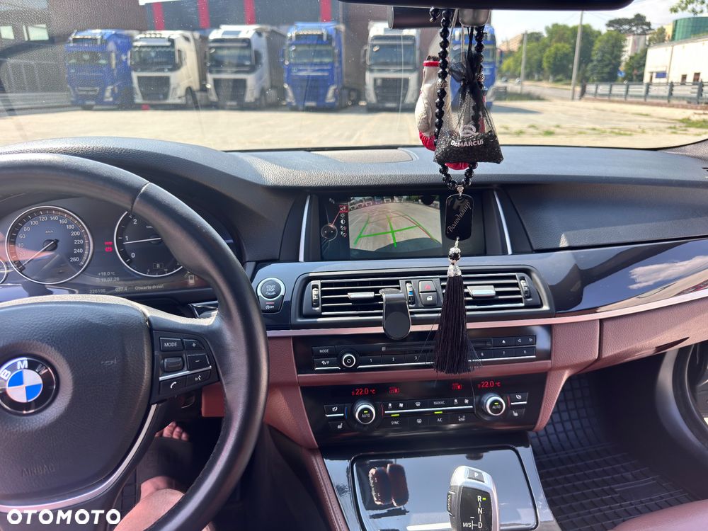 BMW Seria 5 520d - 33