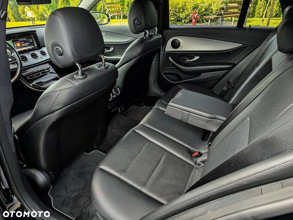 Mercedes-Benz Klasa E 220 d 9G-TRONIC - 32