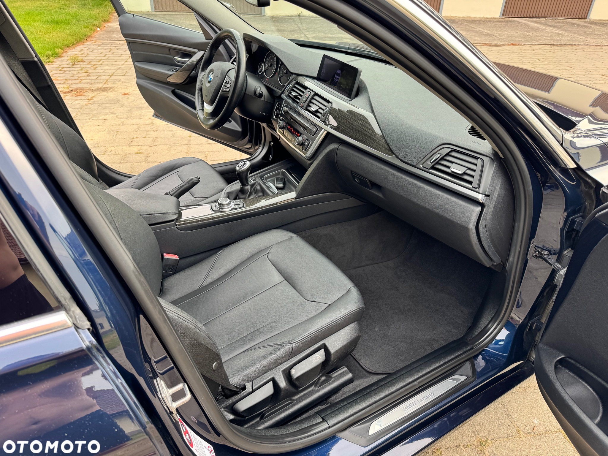 BMW Seria 3 318d Luxury Line - 16