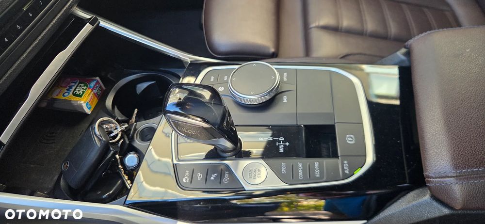 BMW Seria 3 318d Sport Line - 18