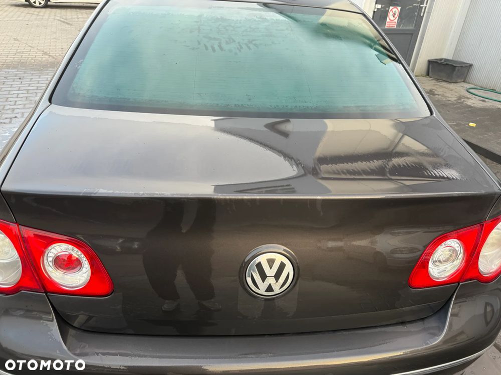 VW PASSAT B6 SEDAN LC8Z KLAPA BAGAŻNIKA KOMPLETNA W KOLOR