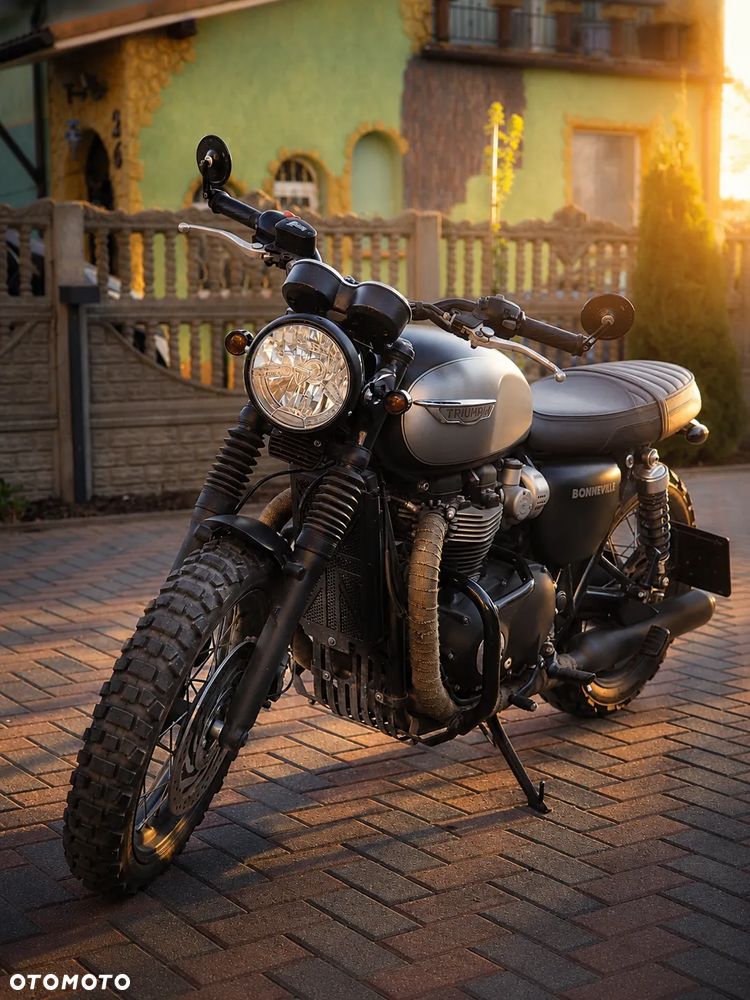 Triumph Bonneville - 8