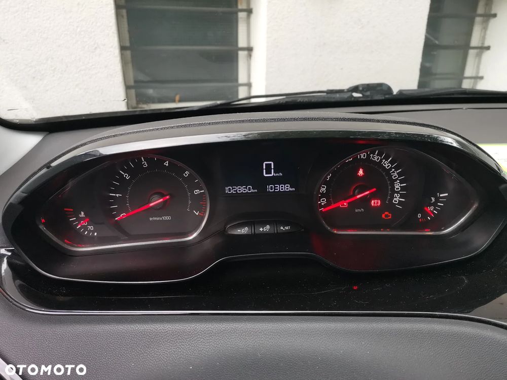 Peugeot 208 - 28
