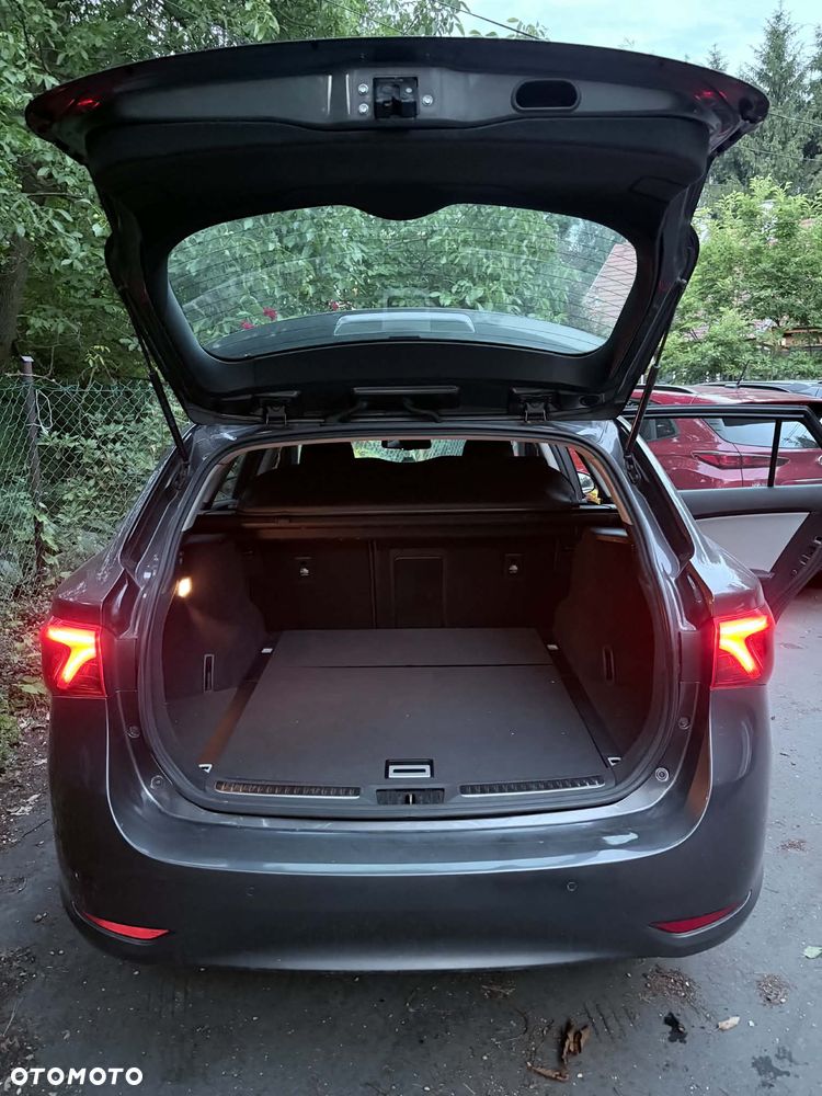 Toyota Avensis 1.8 Premium MS - 18