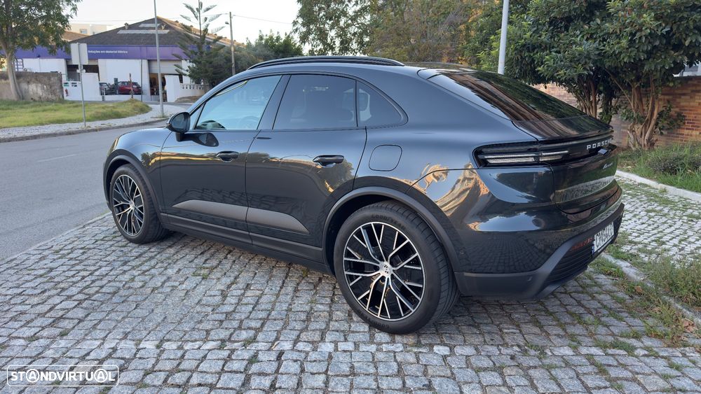 Porsche Macan Electric 4 - 5