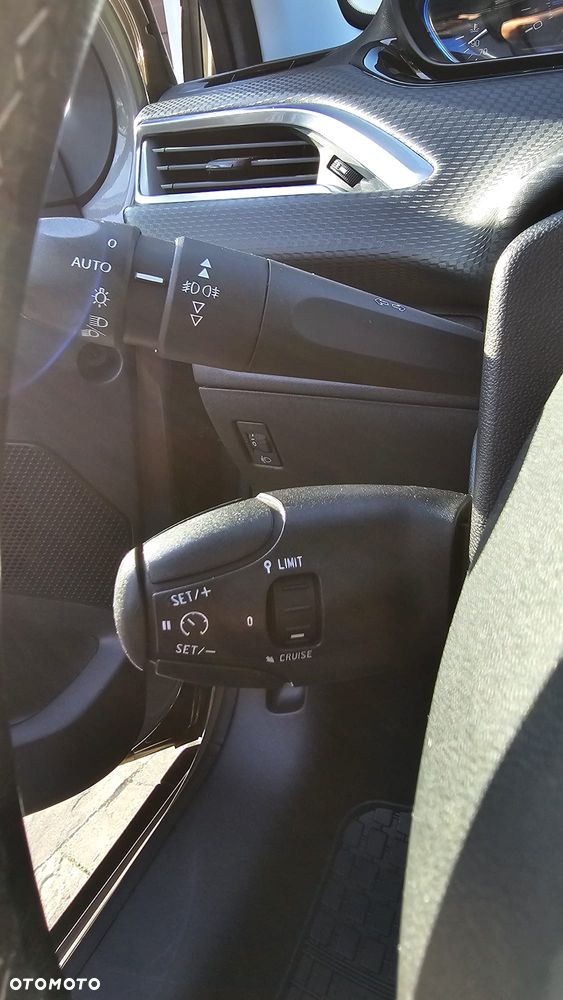 Peugeot 2008 1.2 Pure Tech GPF Allure S&S - 14