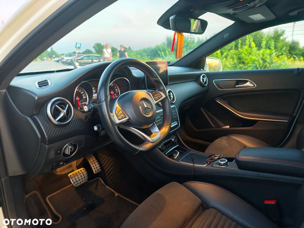 Mercedes-Benz Klasa A 220 4-Matic AMG Line - 14