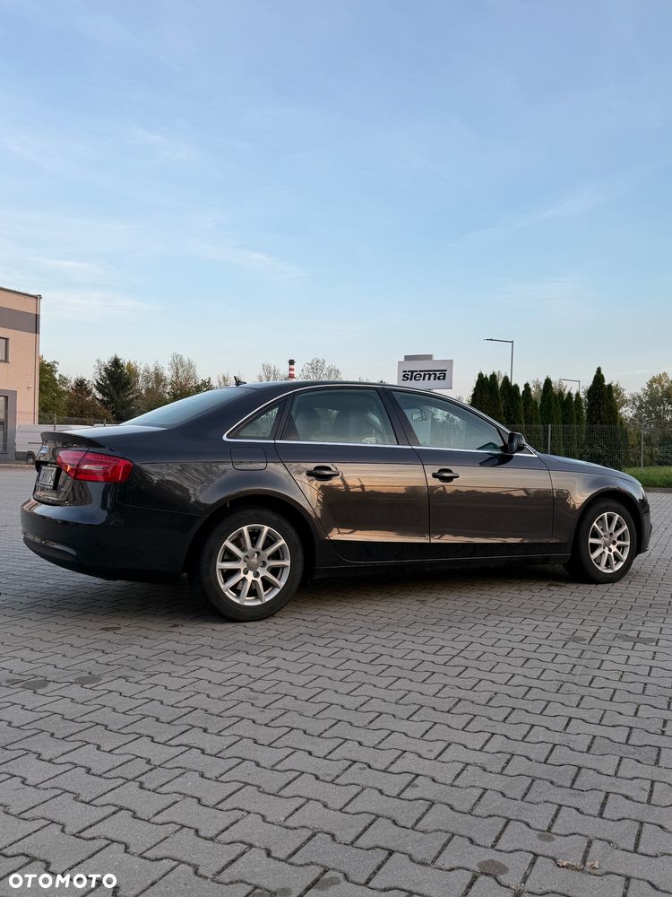 Audi A4 Limousine - 14