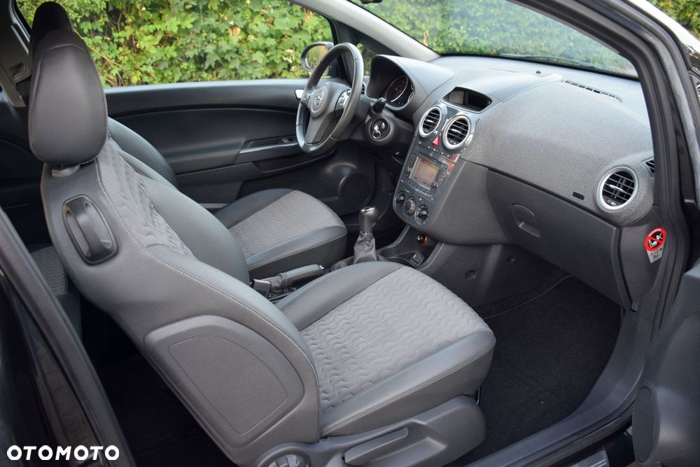 Opel Corsa 1.4 16V Cosmo - 13