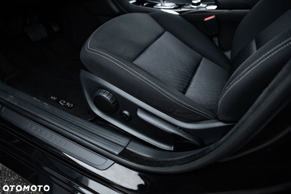 Infiniti Q30 2.2d DCT AWD Sport - 19