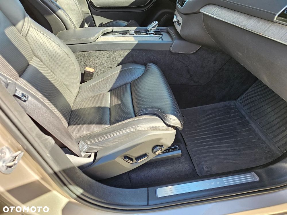 Volvo XC 90 B5 D AWD Ultimate Bright 7os - 19