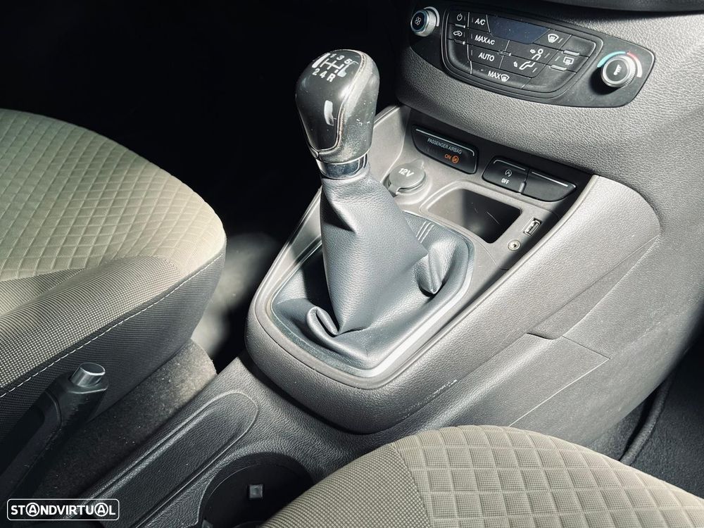 Ford Tourneo Courier 1.0 EcoBoost Titanium - 29