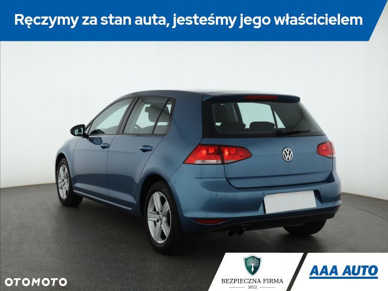Volkswagen Golf - 6
