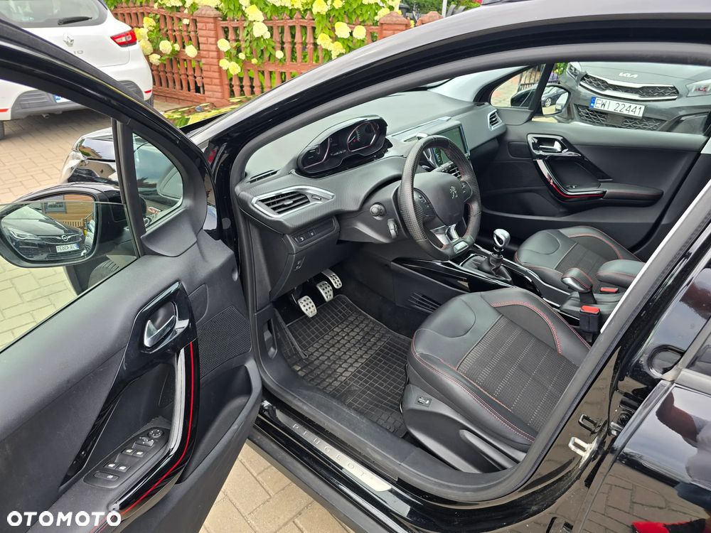 Peugeot 2008 - 8