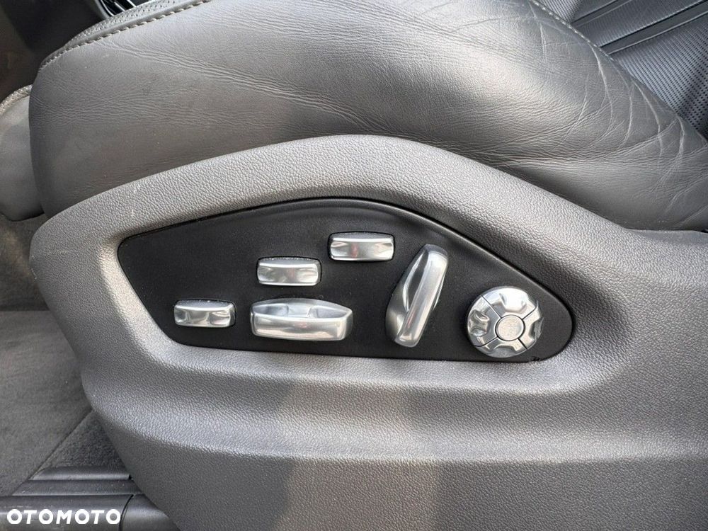 Porsche Cayenne Turbo - 16