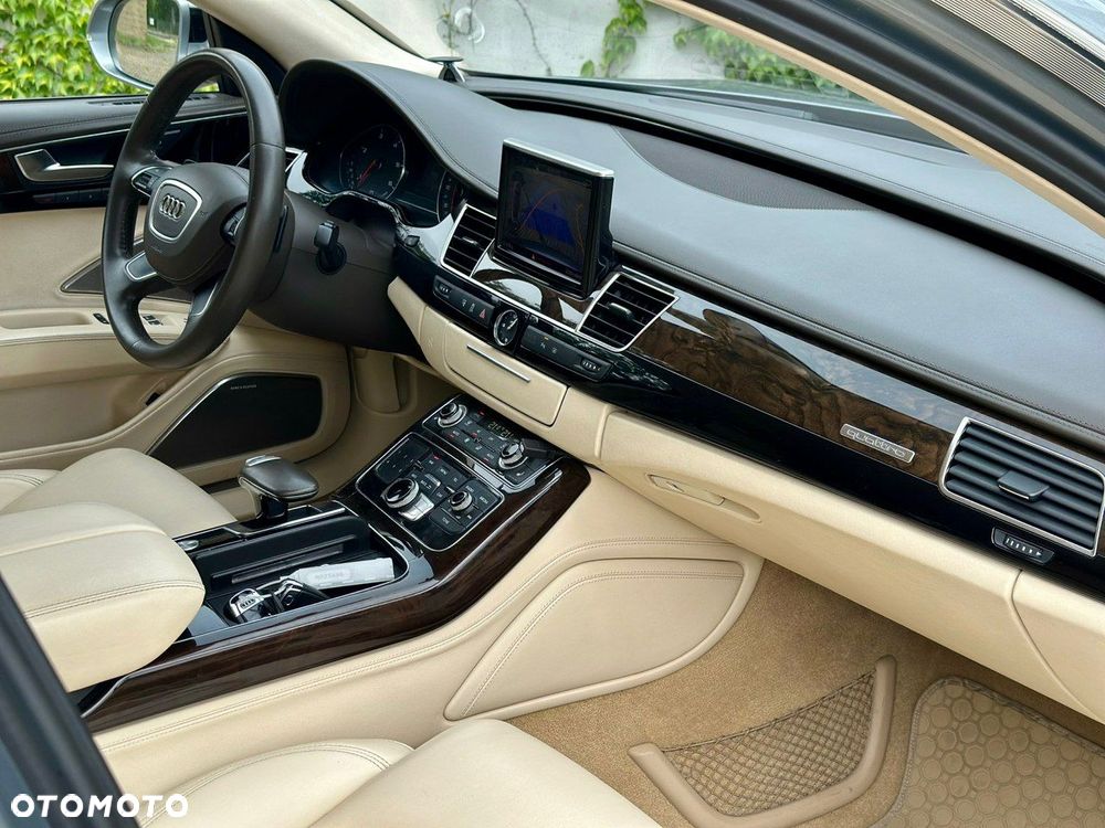 Audi A8 - 8