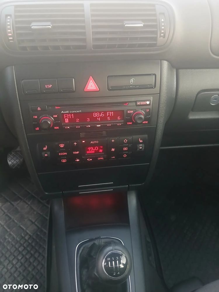 Audi A3 Sportback 1.6 Ambiente - 22
