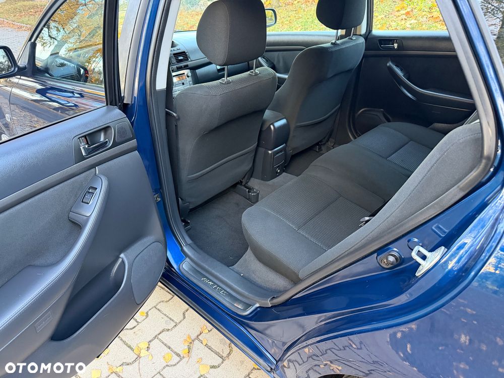 Toyota Avensis - 16