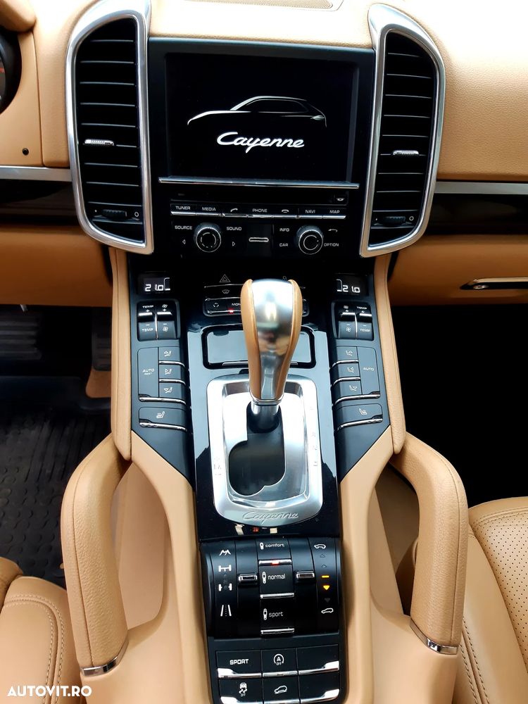 Porsche Cayenne - 8