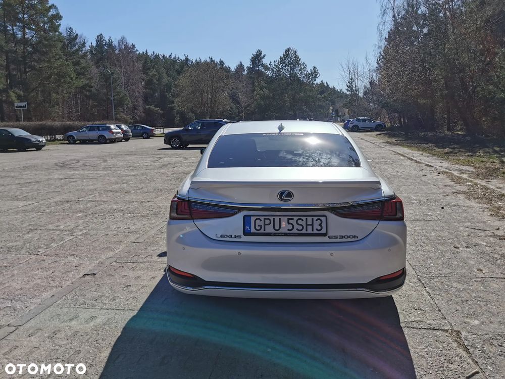 Lexus ES 300h Business Edition - 7