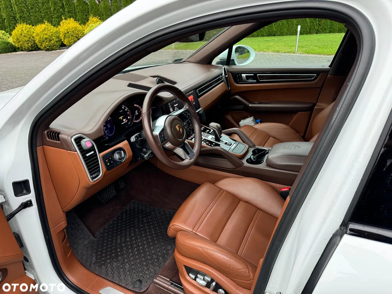 Porsche Cayenne Coupe E-Hybrid - 11