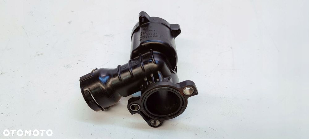 OBUDOWA TERMOSTATU AUDI A4 B9 A5 2.0 TDI 04L121111H - 2